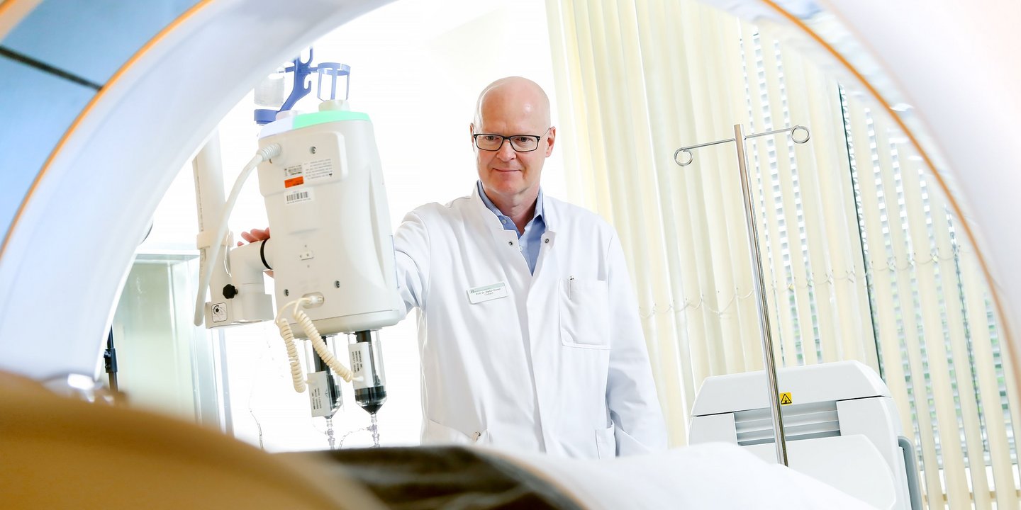 Surgical treatment of thyroid, adrenal and pancreatic glands