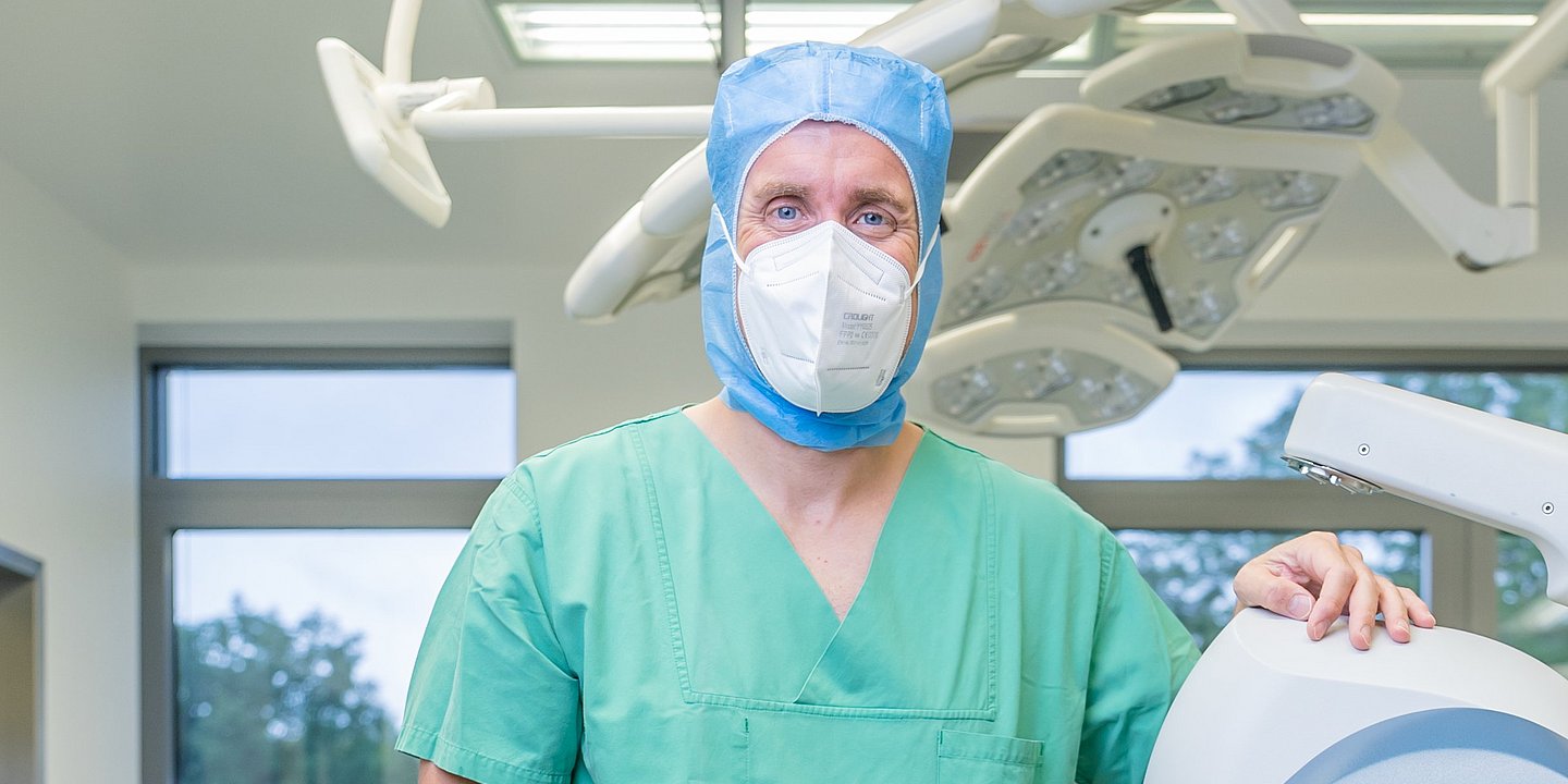 The "bikini" incision: less pain, less blood loss and faster recovery in hip surgeries